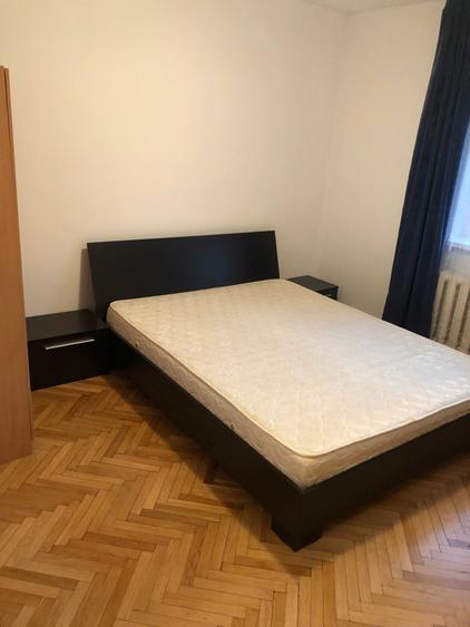 Apartament cu 4 camere decomandat în Câmpului