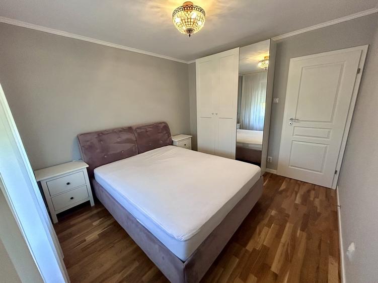 Apartament cu 3 camere semidecomandat în Gorjului