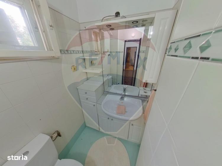 Apartament cu 4 camere decomandat în Central