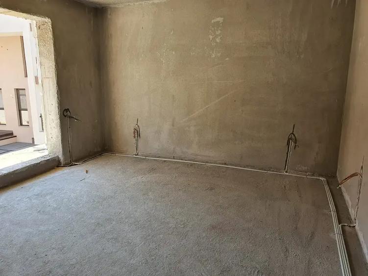 Apartament cu 3 camere decomandat în Theodor Pallady