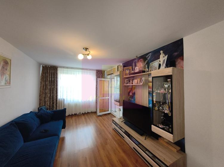 Apartament cu 4 camere semidecomandat, mobilat în P-ța Reșița