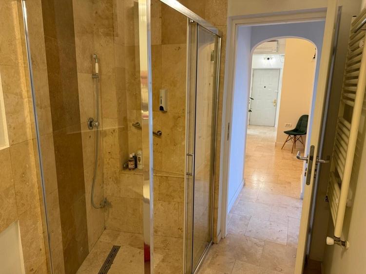 Apartament cu 2 camere decomandat, mobilat în P-ța Romană