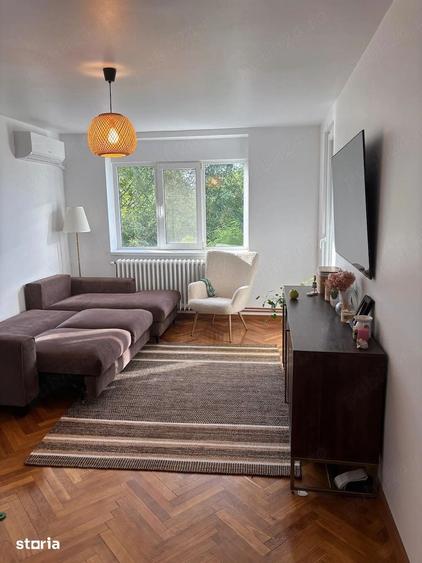 Apartament cu 3 camere semidecomandat în Podu Roș