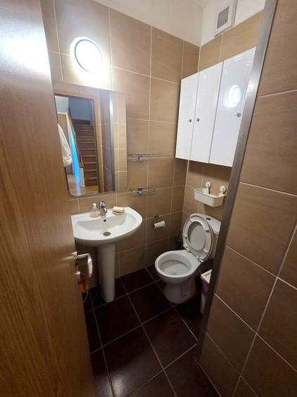 Apartament cu 3 camere decomandat, mobilat în Tei