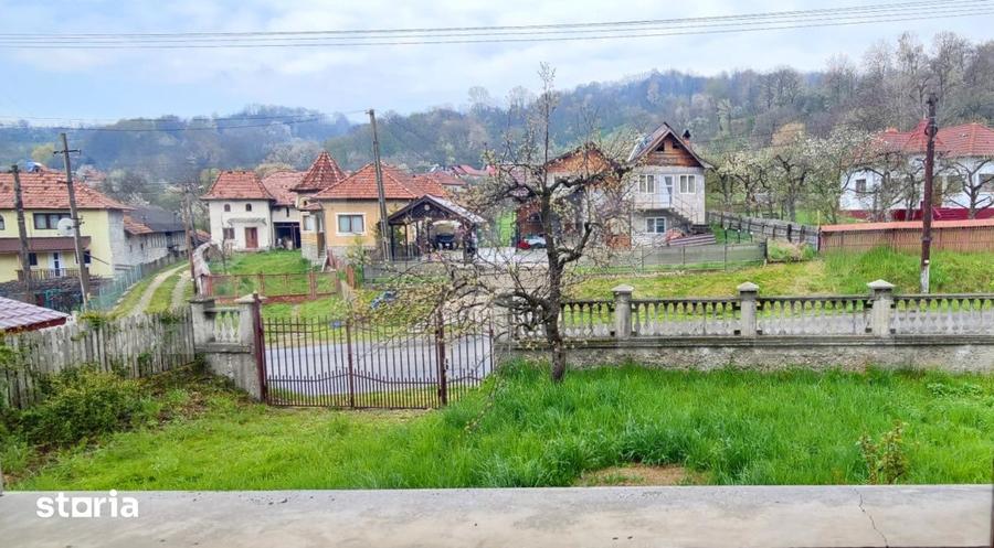Casă cu Teren 1755 Mp în Malu cu Flori
