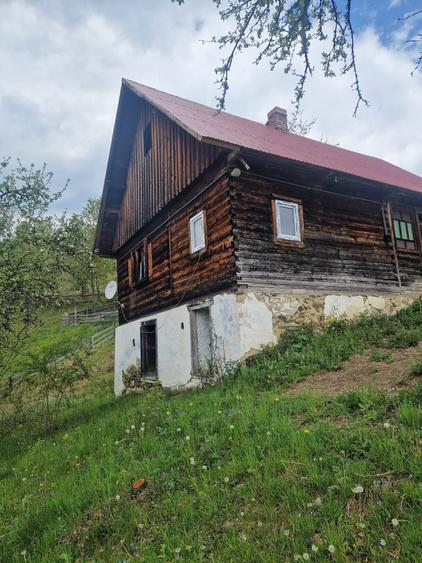 Casă cu 4 camere în Prelucă