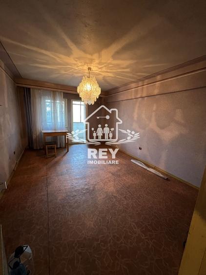 Apartament cu 4 camere decomandat în Central