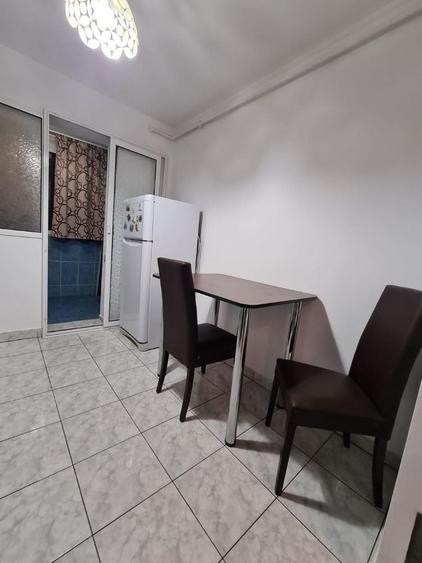 Apartament cu 3 camere semidecomandat în Exterior Vest