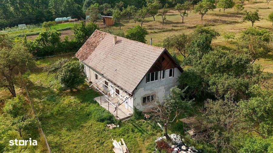 Casă cu 6 camere cu Teren 1000 Mp în Angheluș