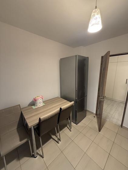 Apartament cu 2 camere decomandat în Apusului