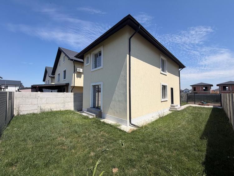 Casă individuală cu 4 camere cu Canalizare în Central