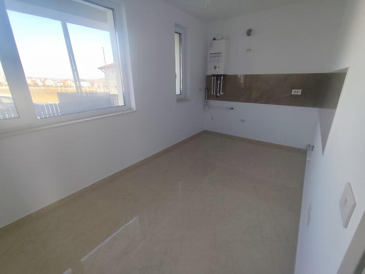 Duplex cu 4 camere cu Canalizare în Popas Păcurari