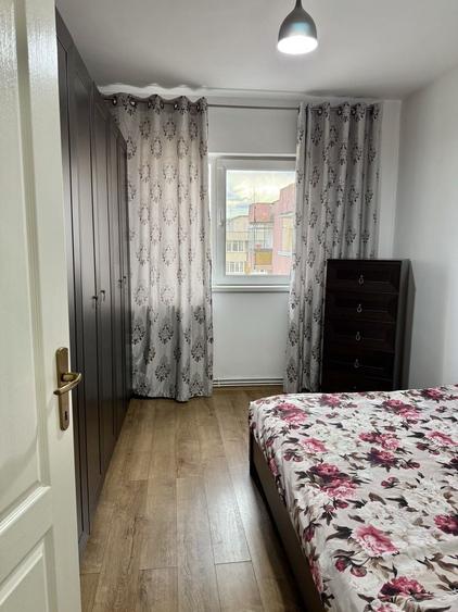 Apartament cu 4 camere decomandat în Aurel Vlaicu