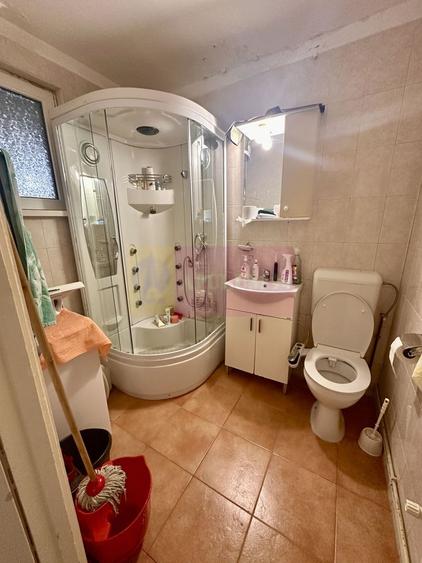 Apartament cu 3 camere decomandat în Berceni