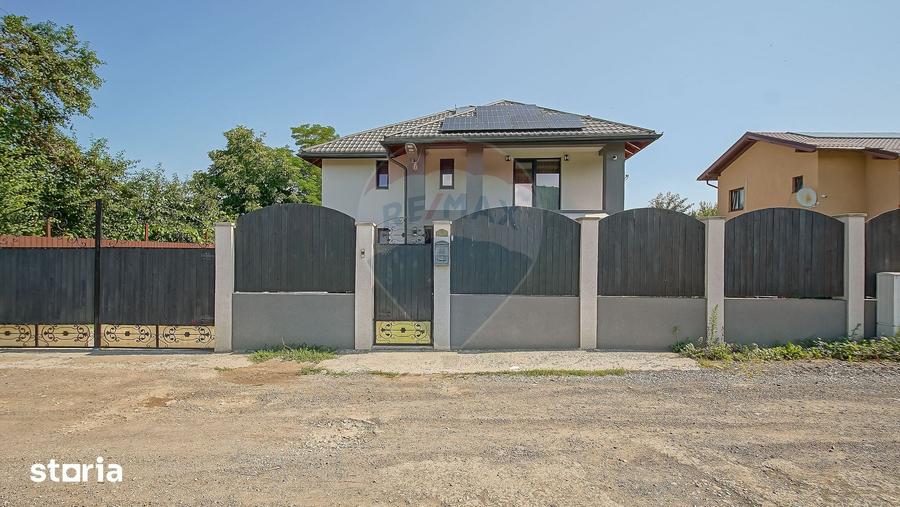 Casă cu 4 camere cu Teren 605 Mp în Florilor