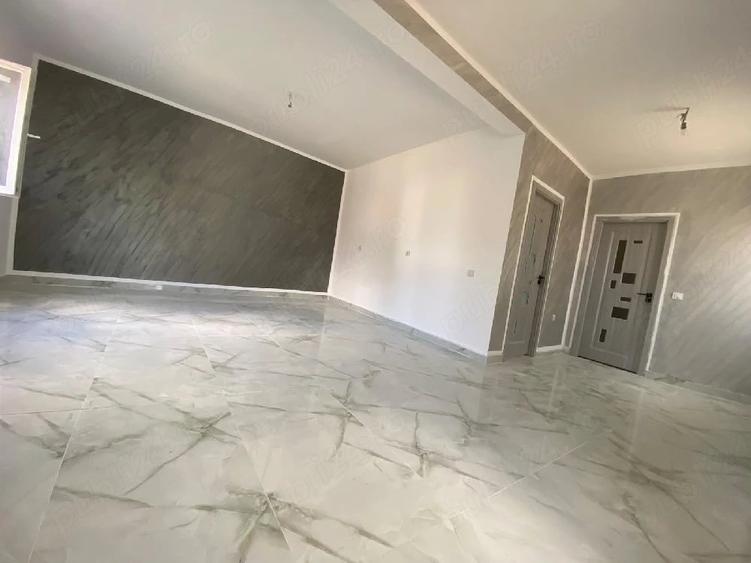 Casă cu Teren 200 Mp în Central