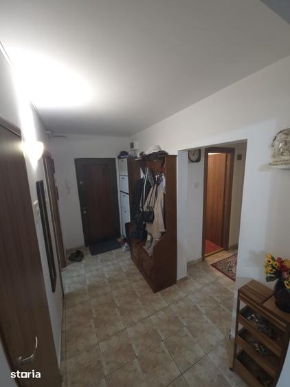 Apartament cu 3 camere decomandat în Rahova