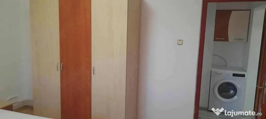 Apartament cu 2 camere decomandat în Micro 20
