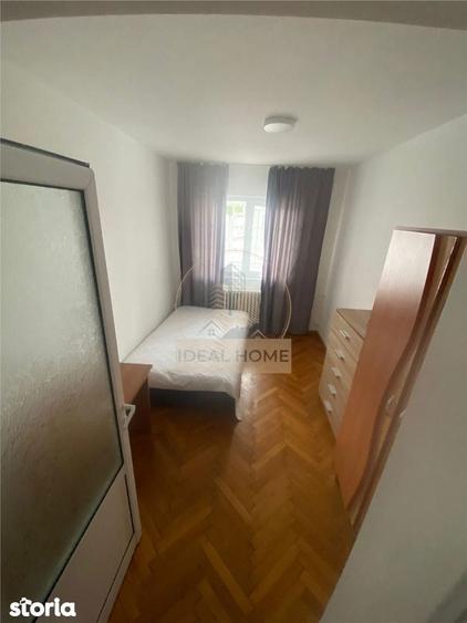 Apartament cu 3 camere semidecomandat în Central