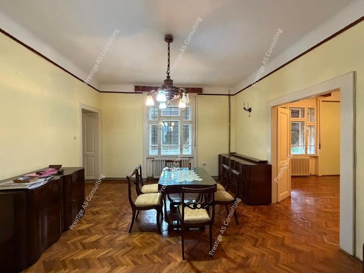 Casă individuală cu 8 camere cu Canalizare în Elisabetin
