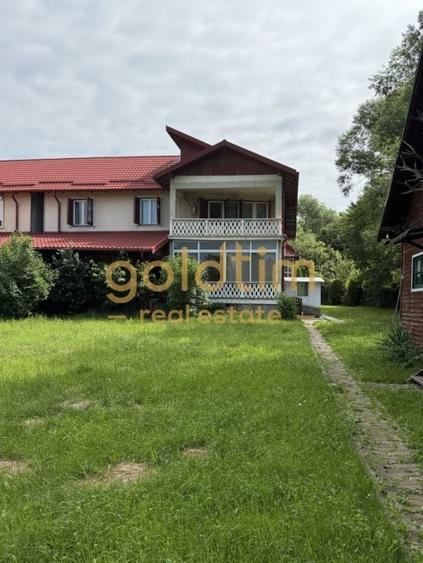 Casă individuală cu 7 camere cu Canalizare în Cornu