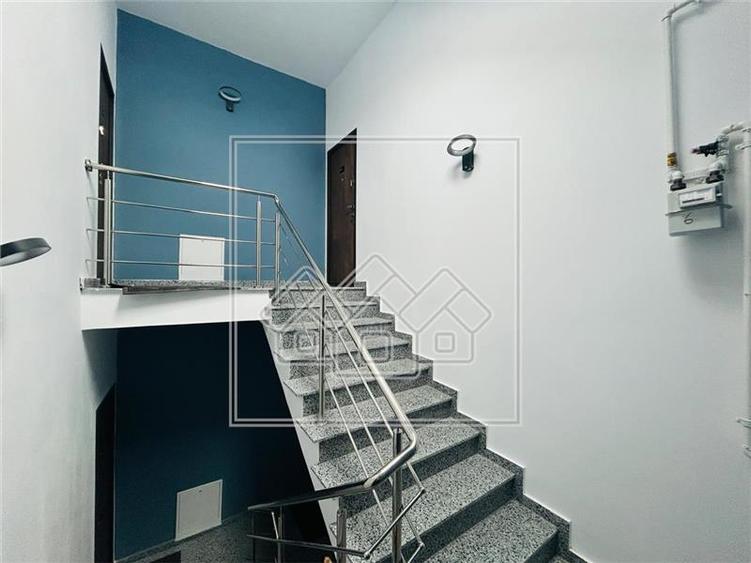 Apartament cu 3 camere nedecomandat, mobilat în Turnișor