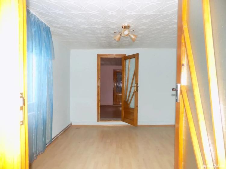 Casă cu 5 camere cu Teren 184 Mp în Central