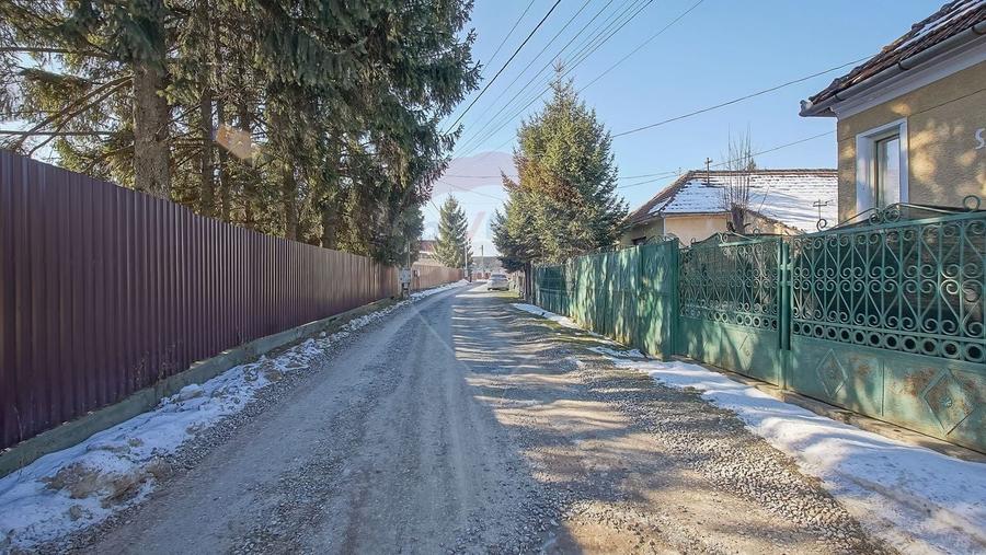 Casă cu 2 camere cu Teren 778 Mp în Tărlungeni