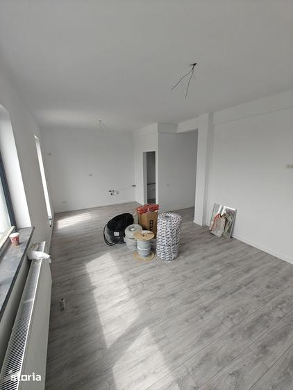 Casă cu 3 camere cu Teren 250 Mp în Clinceni
