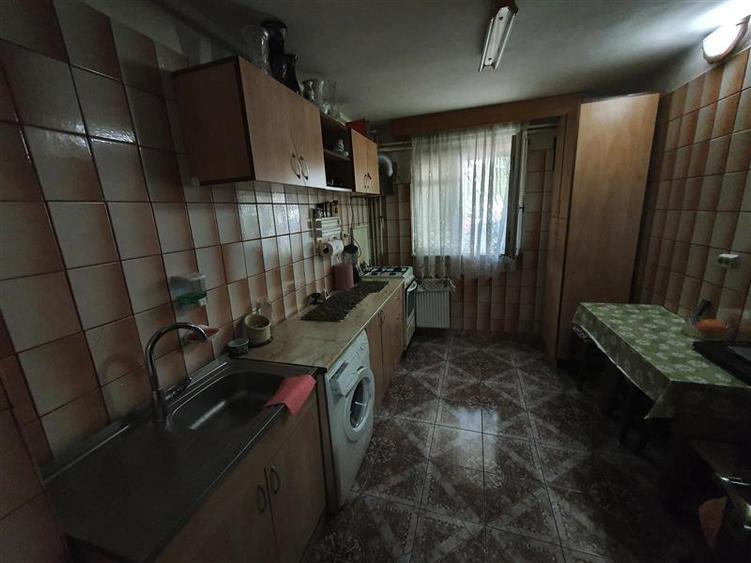 Apartament cu 3 camere decomandat, mobilat în Vest - Lamâița