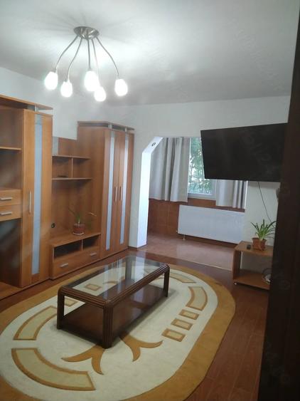 Apartament cu 3 camere decomandat în Girocului