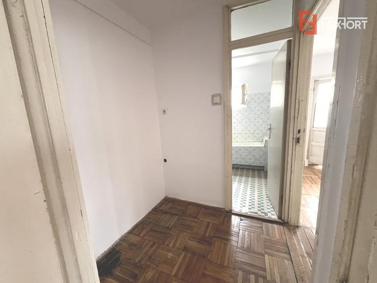 Apartament cu 2 camere semidecomandat în Aradului