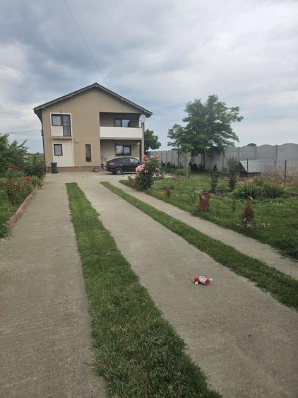 Casă cu 4 camere în Central