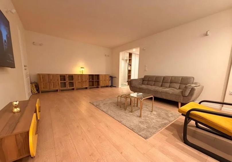 Apartament cu 4 camere decomandat, mobilat în Aviatorilor