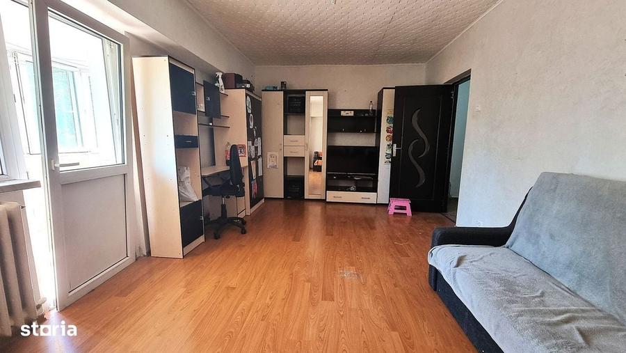 Apartament cu 3 camere decomandat în Nicolina
