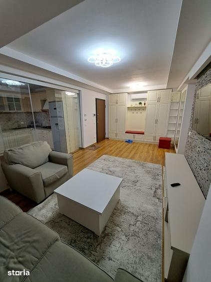 Apartament cu 3 camere semidecomandat în Central