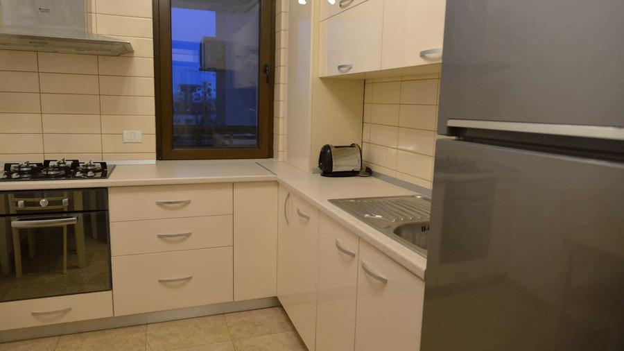 Apartament cu 2 camere decomandat în Sisești