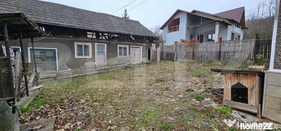 Casă cu 2 camere cu Teren 1200 Mp în Central