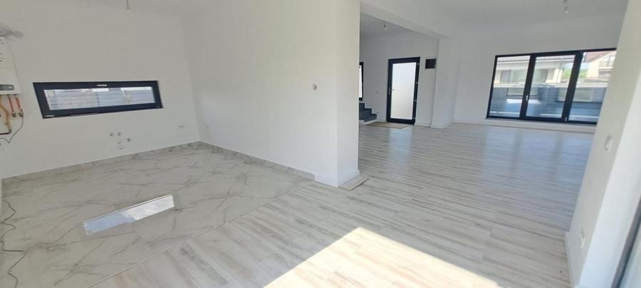 Casă individuală cu 4 camere cu Canalizare în Miroslava