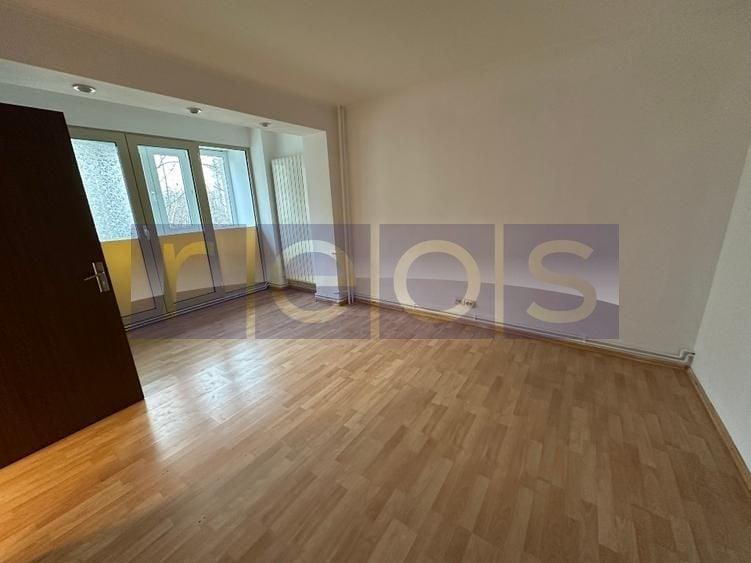 Apartament cu 3 camere decomandat în P-ța Alba Iulia