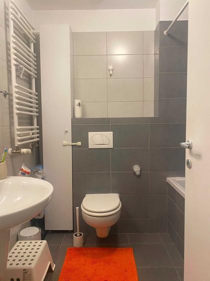 Apartament cu 3 camere semidecomandat în Băneasa