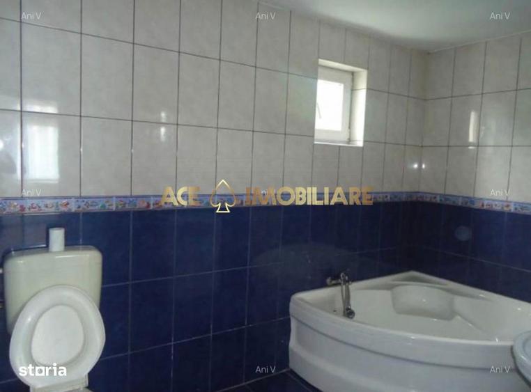 Casă cu 6 camere cu Teren 220 Mp în Vitan