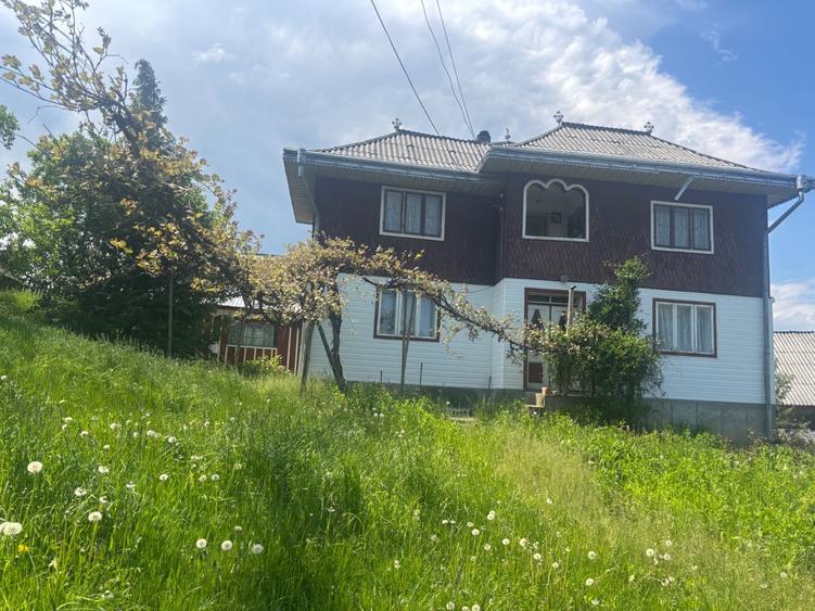 Casă cu 4 camere în Pârteștii de Jos