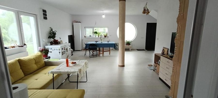 Casă cu 4 camere în Central