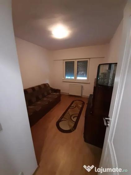 Apartament cu 4 camere decomandat în Vitrometan