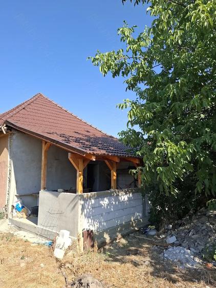 Casă cu 3 camere cu Teren 1000 Mp în Cicir