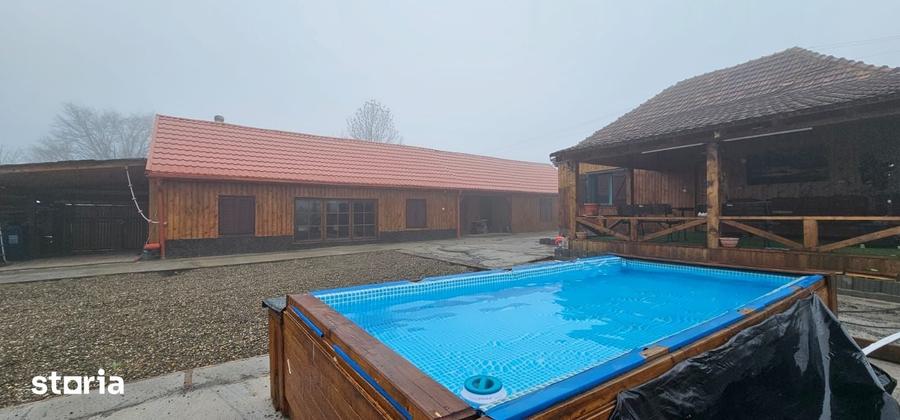 Casă cu 7 camere semidecomandat cu Teren 3900 Mp în Șuncuiuș