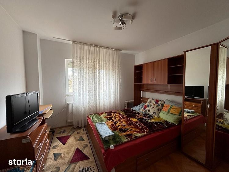 Casă cu 8 camere cu Teren 1300 Mp în Păulești