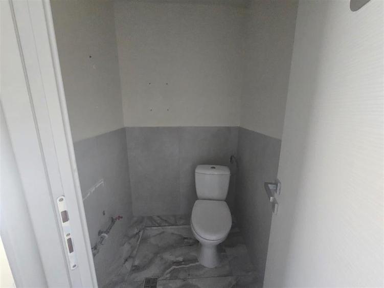 Birou, de 250 mp, în Obcini
