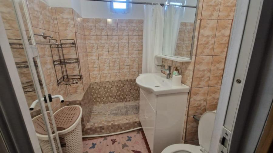 Apartament cu 3 camere semidecomandat în Păcii
